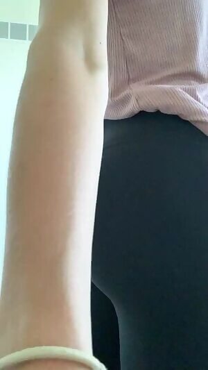 a quick peek under my leggings