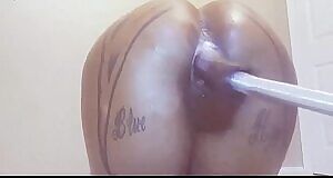 Brittney got that wet wet