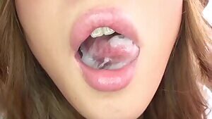 Cummy lips