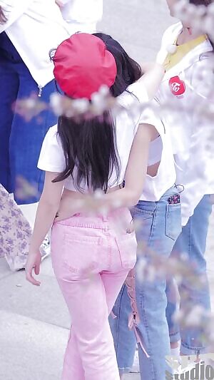 Twice - Nayeon & Momo