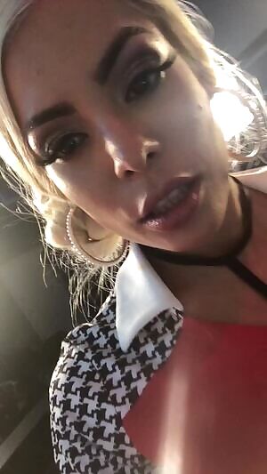 Luna star getting ate out before a scene