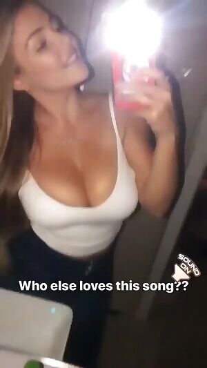 IG Story Sexy Selfie