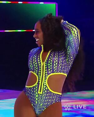 Naomi showing off that thickness