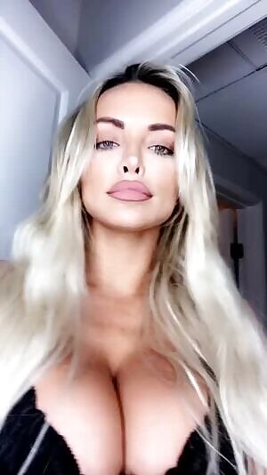 Lindsey Pelas