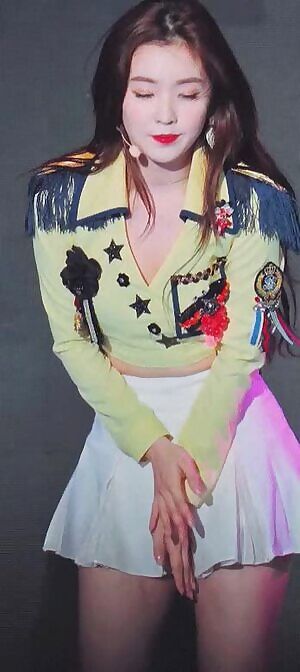 Red Velvet Irene deep cleavage