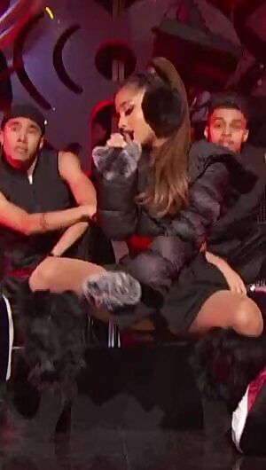 Ari Pantie Peak 🥵