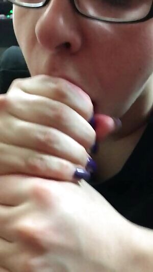 Close up Lipstick BJ