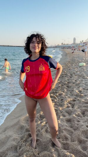 Shaved Pussies Babe Beach Bottomless Brunette
