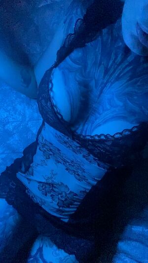 FitMilfs Amateur Hotwife MILF Tattooed