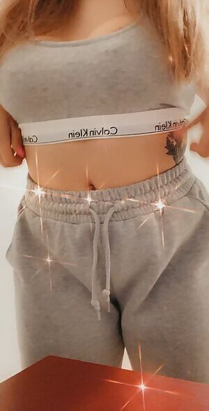 Late night titty drop😚