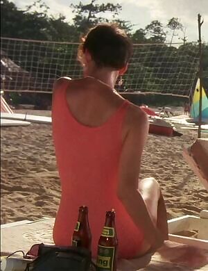 Mary Gross - Club Paradise 1986