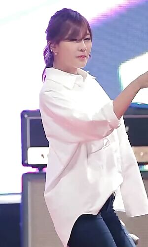 Apink - Hayoung Tongue Megapost #3