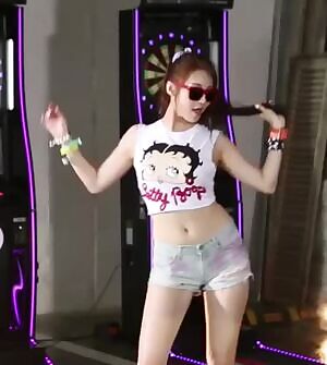 Girls' Day Yura - Milky Body