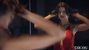 Alexis Fawx - Out Of Control