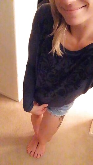 Showing you my butt in the most dorky way possible 🙈 33