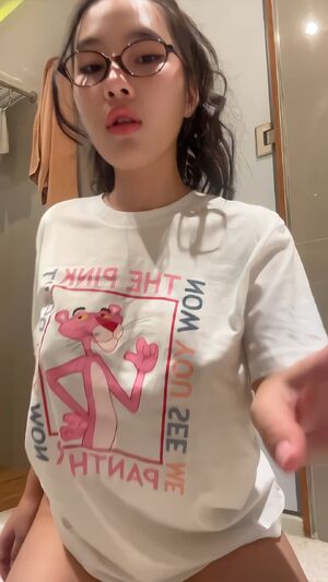 Do white men like busty asians?
