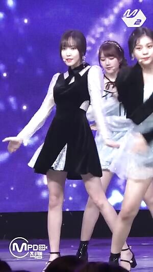 Gfriend - Yuju's beautiful legs