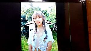 Dreamcatcher Yoohyeon take a big load on her pretty face