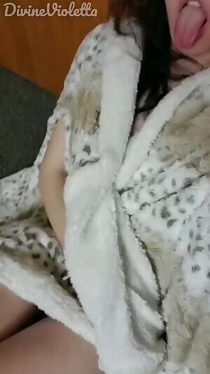 Anyone want to be my master? 🥵 [F19