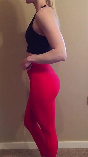 For all the guys at the gym that are curious as to what I look like under my leggings😉