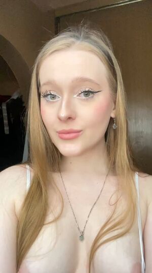 Brown Nipples Amateur Babe Cute Natural Tits