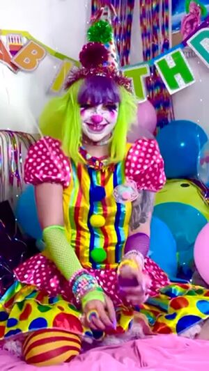 Clown Girls Funny Messy Surprise r/Weird_Porn