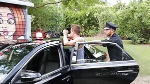 Detained man escapes to fuck a broad