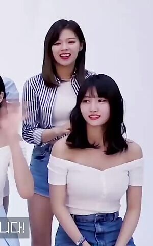 Twice - Jeongyeon and Momo