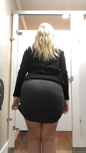 Wearing a skirt to work calls for un 😜