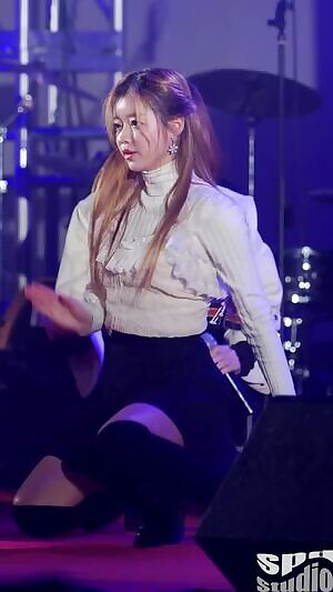 Oh My Girl - Yooa & Binnie