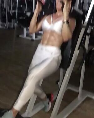 Eliandra Petris working out 💦