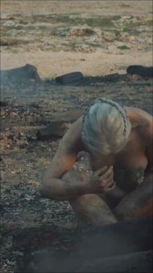 Celebs Celebrity Emilia Clarke Nipples Nude