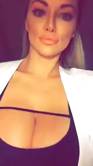 Lindsey Pelas