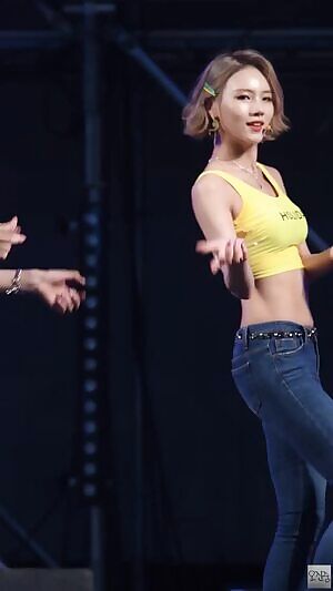 Ho1iday - Saebyeok hot body