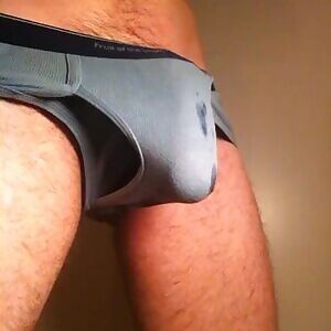 Here's more pulsing in briefs, this time cumming in them