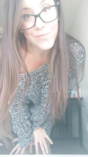 This kinky little housewife is going to be online! Let's get nasty over kik or over Skype!