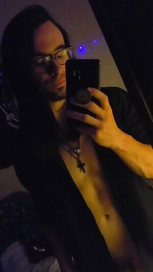 Who else is up this late 😜