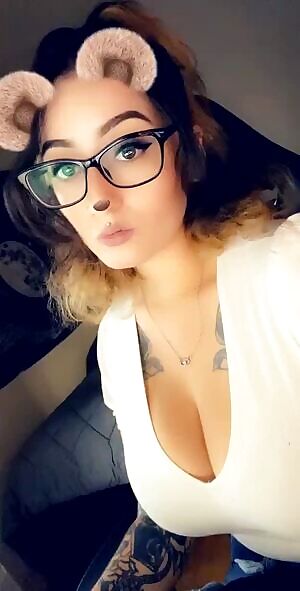 Anyone want to be in a Reddit groupchat for jerking off to my friend, Thalie?