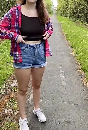 A little perky public flash 🌸💕