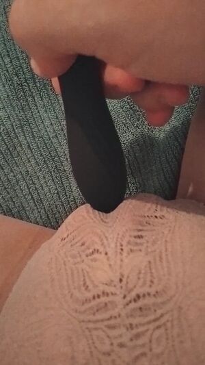 FuFu Clips Camel Toe Lingerie Masturbating