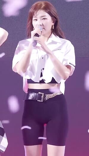 Red Velvet - Seulgi: Very Tight