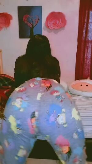 Clothed Twerking Amateur Ass Latina TikTok