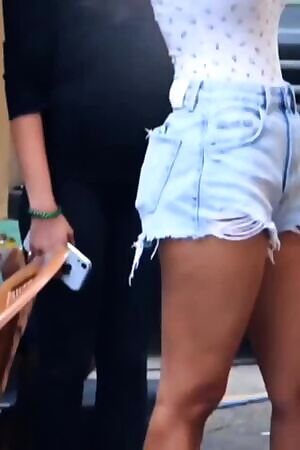 Disha Patani - Dammnn why are so sporty and flexible wanna ride a bitch like this every morning