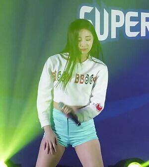 Momoland - Yeonwoo