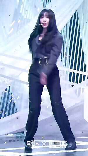 Gfriend Yuju's beautiful tummy!