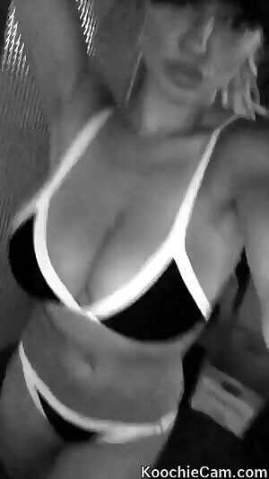 Lindsey Pelas