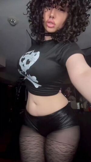 Thick MILFs 19honeysuckle 24/7 60fps Busty