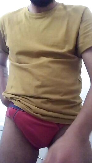 work bathrooms get me hard 😋