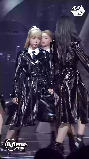 Dreamcatcher Yoohyeon's sexy little butt!