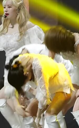 TWICE - Momo & Jihyo Part 2